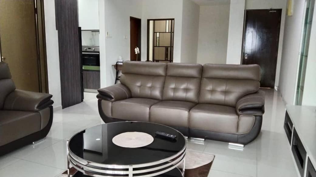 Sg Buloh Cozy Apartment Wifi & Netflix Sungai Buloh Bagian luar foto