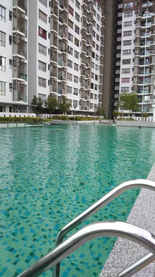 Sg Buloh Cozy Apartment Wifi & Netflix Sungai Buloh Bagian luar foto